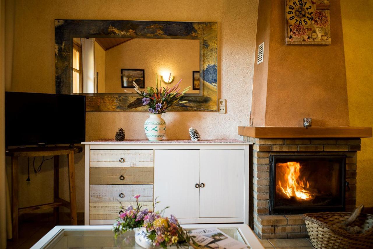 Отель Casa Rural Moli De Fornols Экстерьер фото